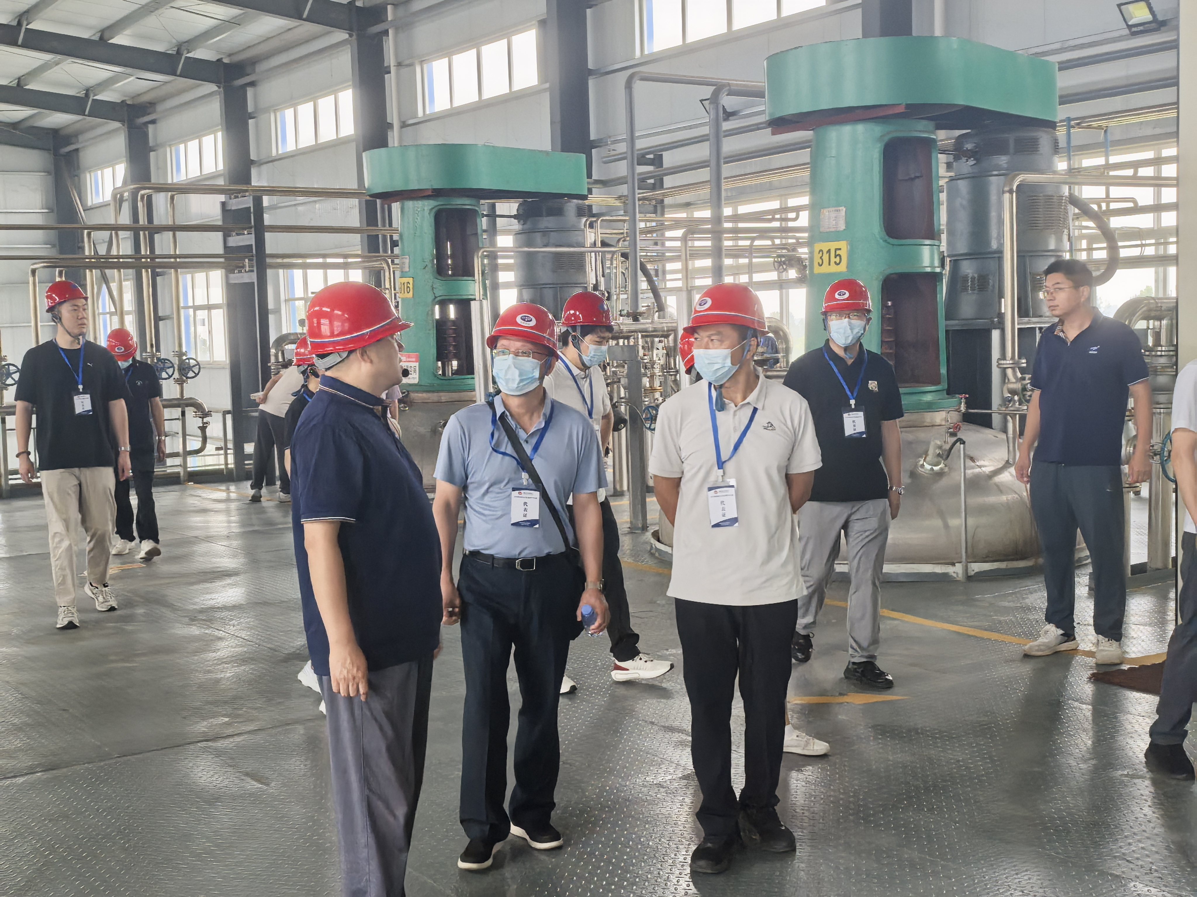 湖北省农药协会参访团莅临农达生化调研交流(图8) 湖北省农药协会参访团莅临农达生化调研交流(图8)